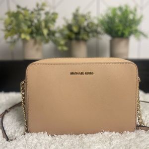 Gently used has a tiny scratch on the bottom and a small stain inside